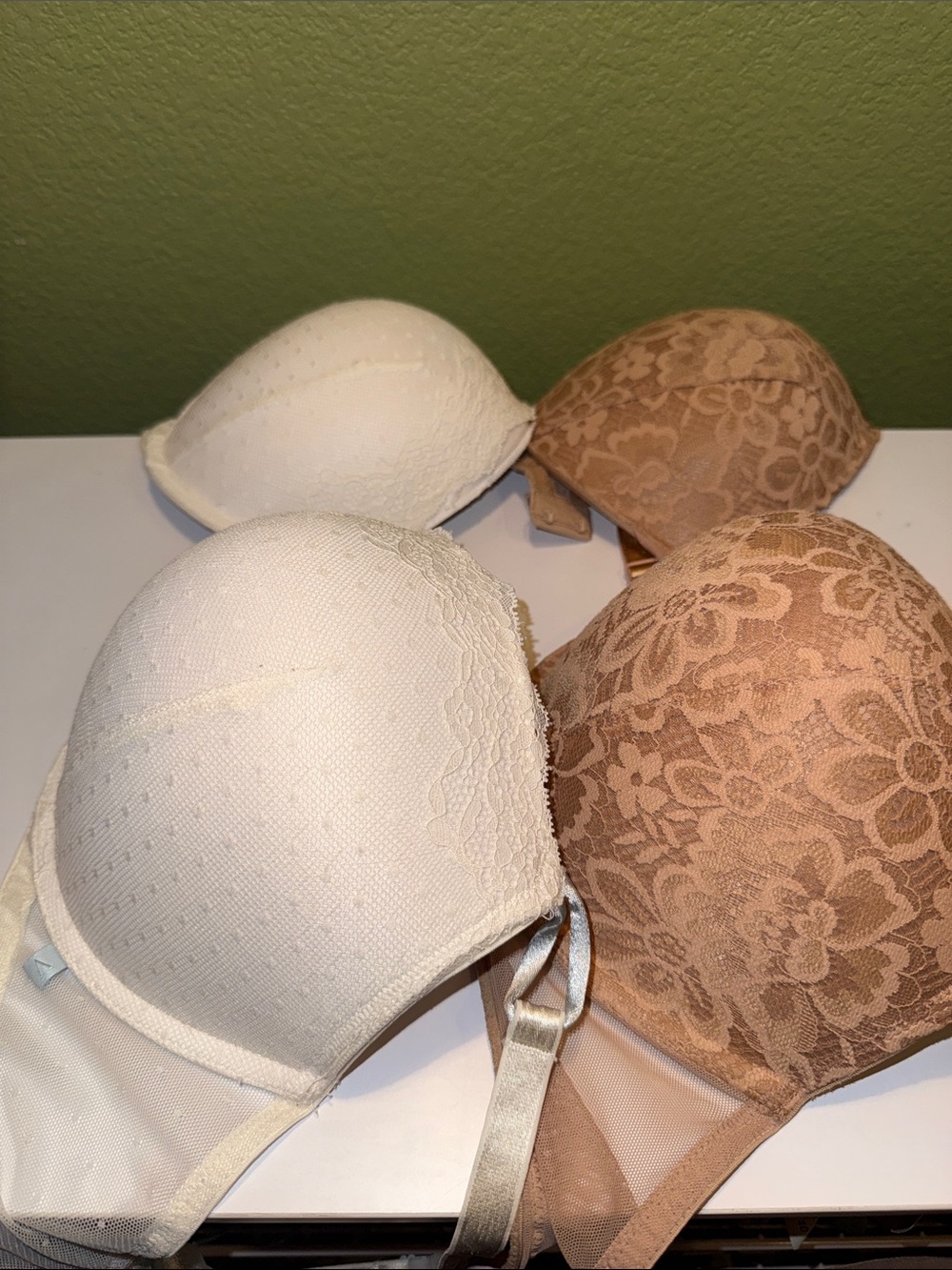 2 Victoria’s Secret Push Up Bras 38 DD/E